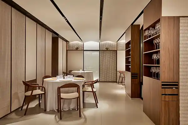 Restaurante Cinc Sentits by Jordi Artal. Fotografía de Lorenzo Vecchia, todos los derechos reservados