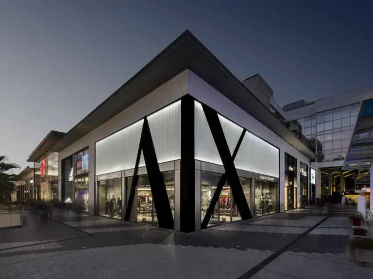 Fotógrafo de tiendas en Barcelona, imagen de portfolio: tienda Armani en Barcelona