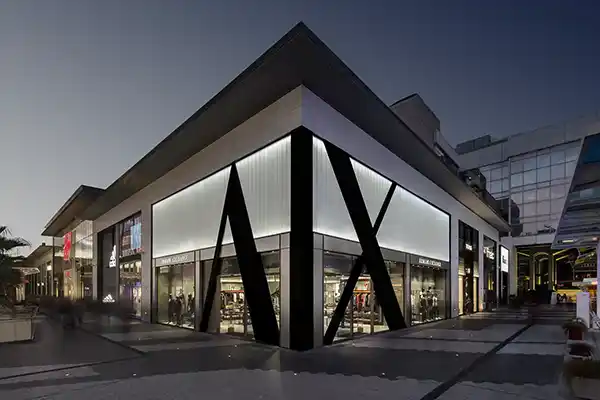 Fotógrafo de tiendas en Barcelona, imagen de portfolio: tienda Armani AX Barcelona