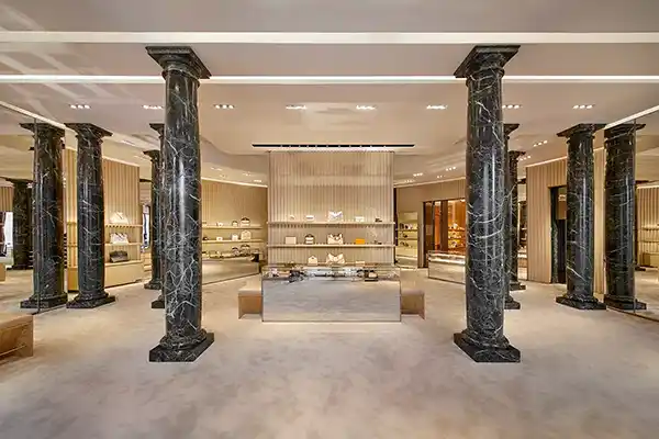 Fotógrafo de tiendas en Barcelona, imagen de portfolio: tienda Burberry Paseo de Gracia