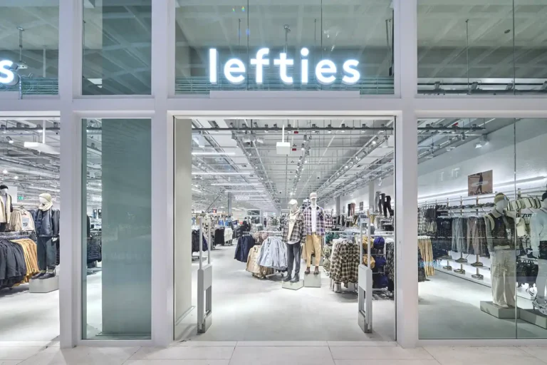 Fotógrafo de tiendas en Barcelona, fotografía para la tienda Lefties en Nápoles